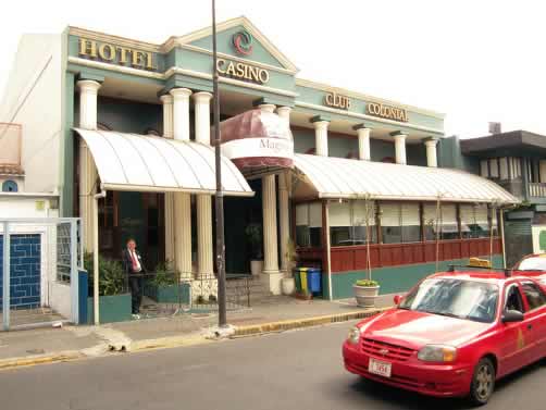 Los casinos no son diferentes a un negocio común, pueden competir en precio o diferenciación.